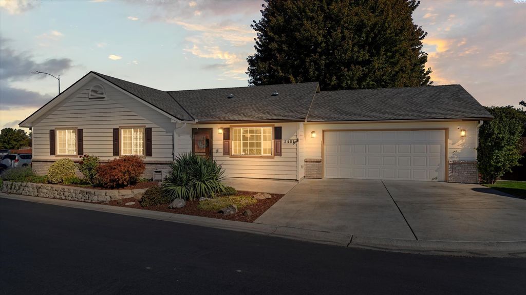 Photo of 2451 S Arthur Ct, Kennewick, WA 99338 (MLS # 288078)