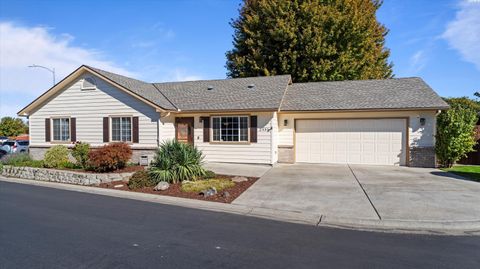 Photo of 2451 S Arthur Ct, Kennewick, WA 99338 (MLS # 288078)