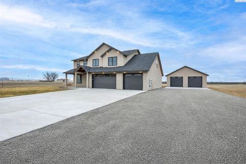 Photo of 184 Taylor Lane, Pasco, WA 99301 (MLS # 290183)