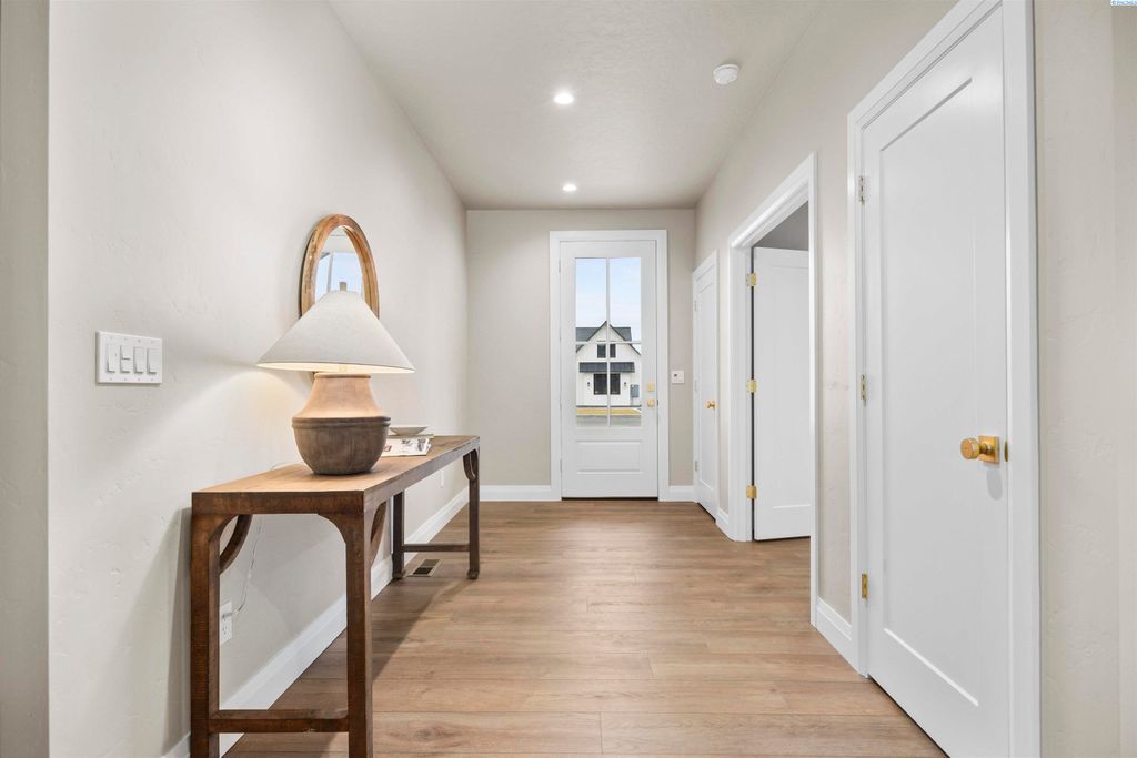 Photo of 184 Taylor Lane, Pasco, WA 99301 (MLS # 290183)