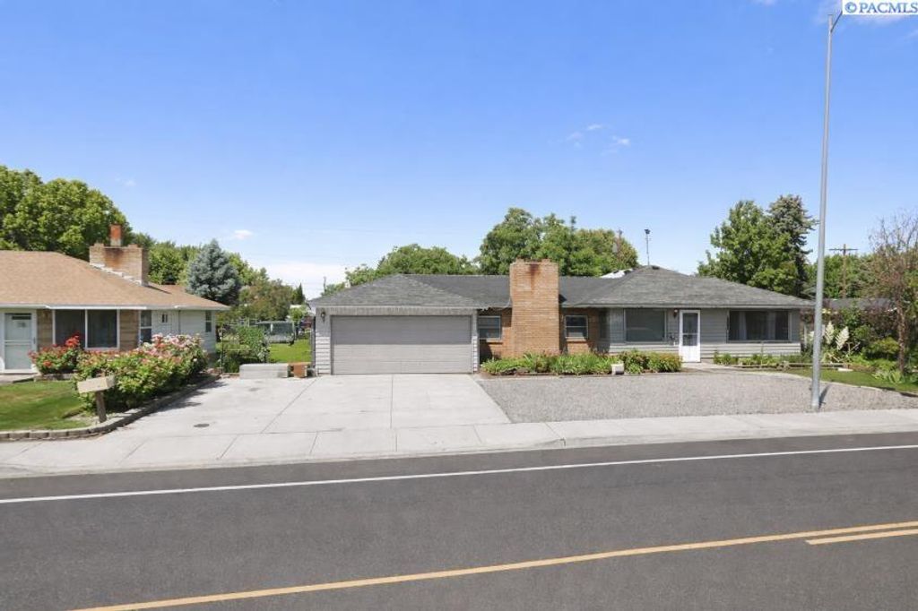 Photo of 710 S Union St, Kennewick, WA 99336 (MLS # 291746)