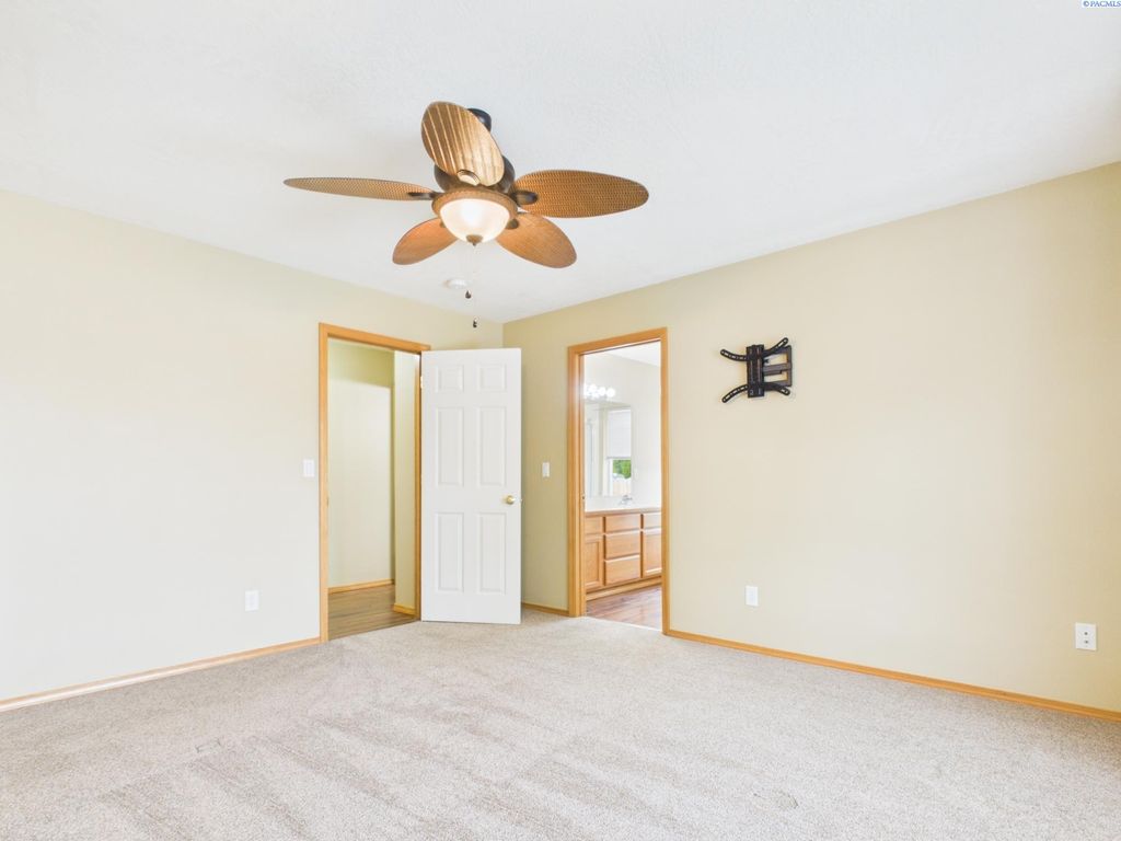 Photo of 5403 Paddington Ln, Pasco, WA 99301 (MLS # 292637)