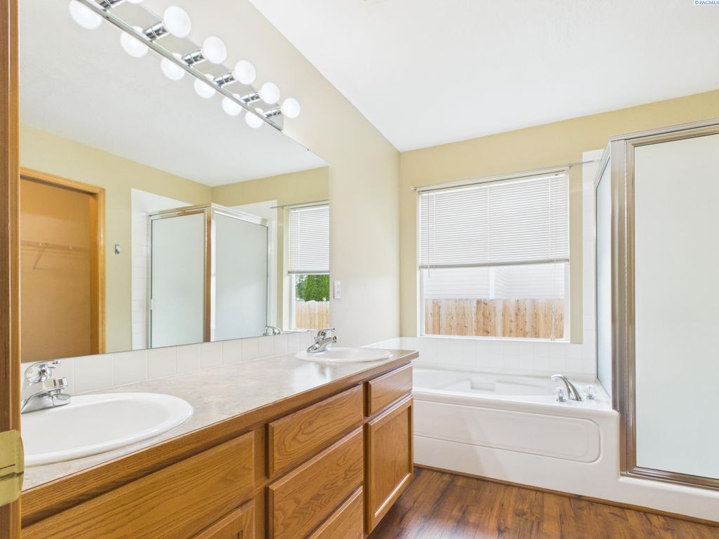 Photo of 5403 Paddington Ln, Pasco, WA 99301 (MLS # 292637)