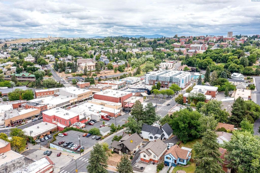 Photo of 205 SE High St, Pullman, WA 99163 (MLS # 289849)