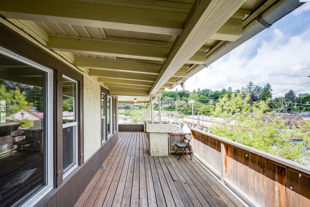 Photo of 205 SE High St, Pullman, WA 99163 (MLS # 289849)