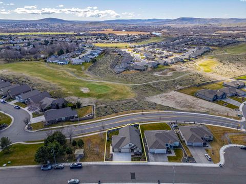 Photo of 2713 Torrey Pines Way, Richland, WA 99354 (MLS # 294981)