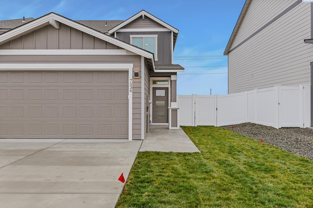 Photo of 7536 Grapevine Ct, West Richland, WA 99353 (MLS # 292936)
