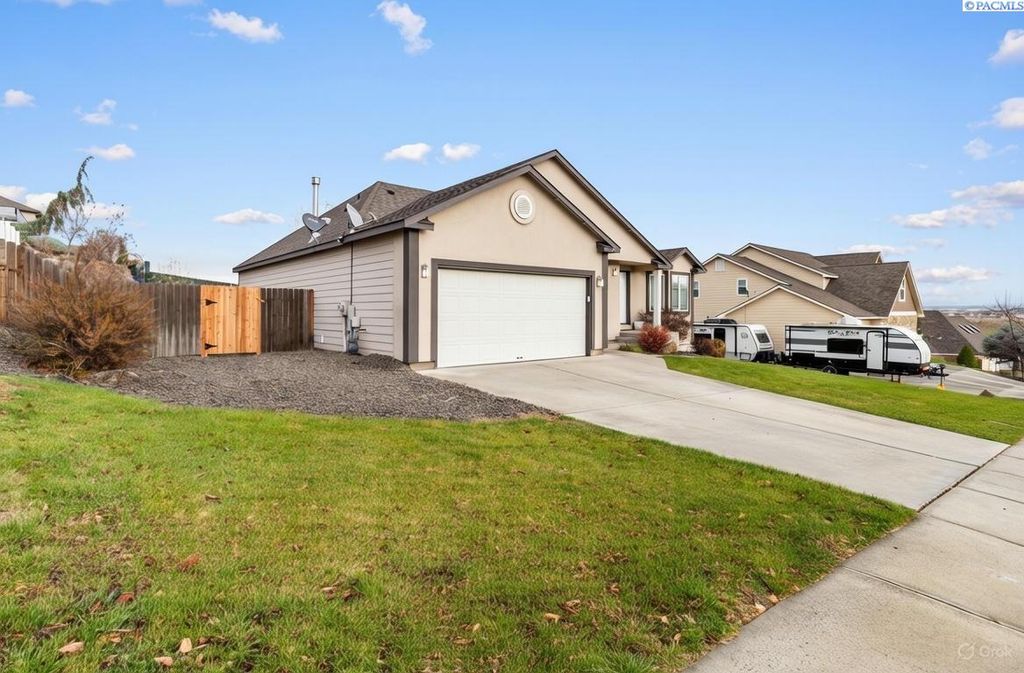 Photo of 3711 Desert Plateau Dr, Pasco, WA 99301 (MLS # 289332)