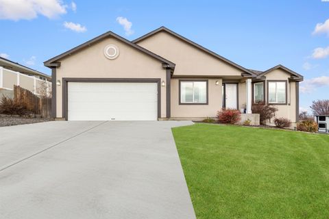 Photo of 3711 Desert Plateau Dr, Pasco, WA 99301 (MLS # 289332)