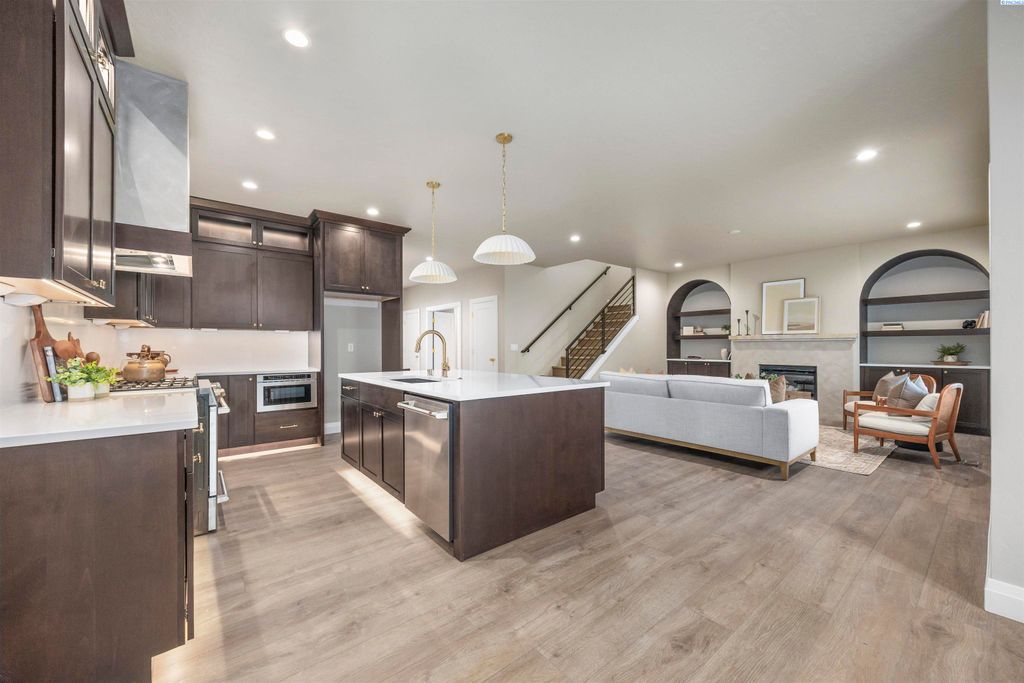 Photo of 184 Taylor Lane, Pasco, WA 99301 (MLS # 292852)