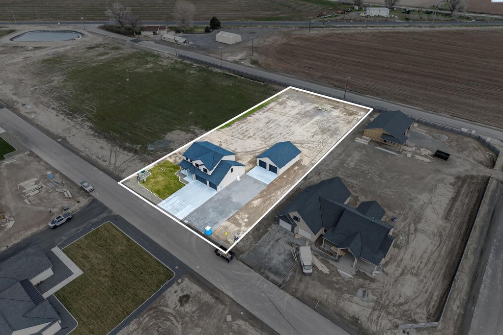 Photo of 184 Taylor Lane, Pasco, WA 99301 (MLS # 292852)