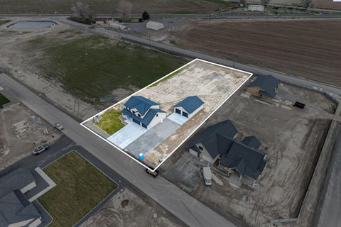 Photo of 184 Taylor Lane, Pasco, WA 99301 (MLS # 292852)