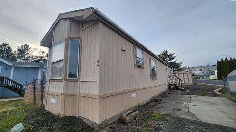 Photo of 255 NW Golden Hills Dr #44, Pullman, WA 99163 (MLS # 290466)