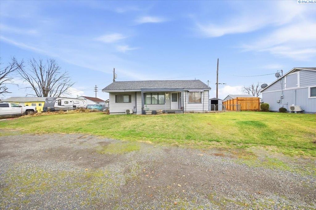 Photo of 410 Robert Ave, Richland, WA 99352 (MLS # 289377)