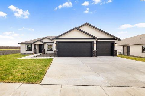 Photo of 6659 W 30th Pl, Kennewick, WA 99338 (MLS # 287919)
