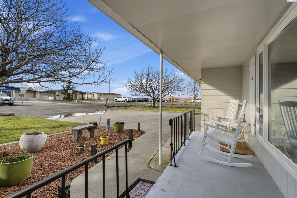 Photo of 1610 N Young St, Kennewick, WA 99336 (MLS # 290457)