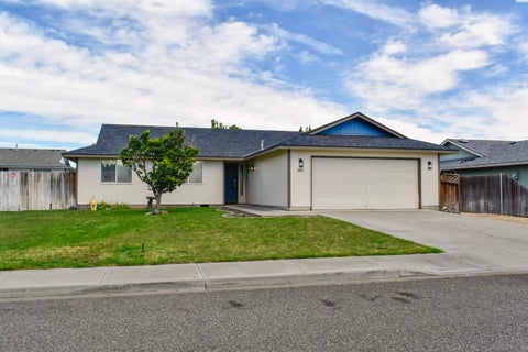 Photo of 6107 Dodger Dr, Pasco, WA 99301 (MLS # 294412)