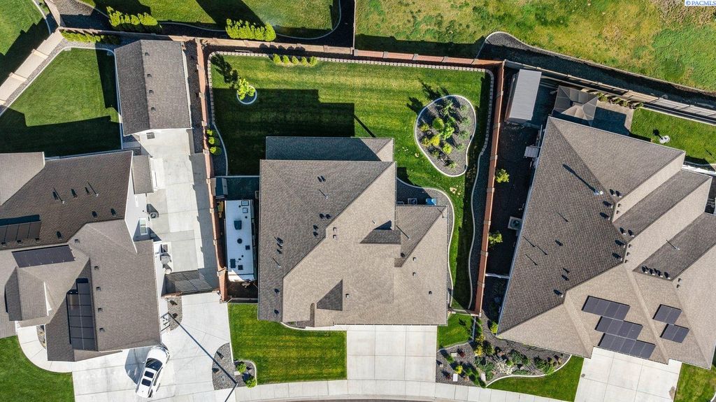Photo of 8518 W 12th Ave, Kennewick, WA 99338 (MLS # 292887)