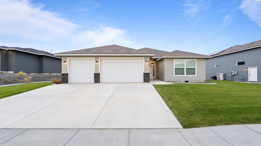Photo of 2822 S Belfair Pl, Kennewick, WA 99338 (MLS # 288470)