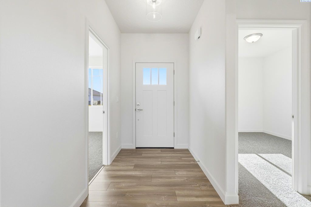 Photo of 8709 Silver Mound Dr, Pasco, WA 99301 (MLS # 289085)