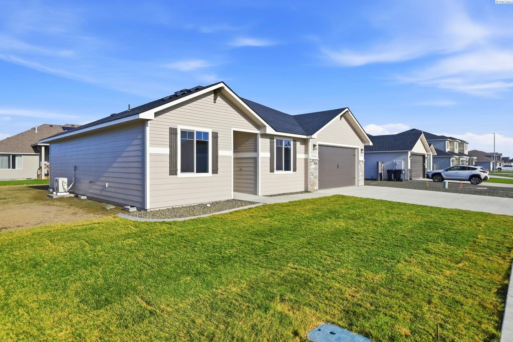 Photo of 8709 Silver Mound Dr, Pasco, WA 99301 (MLS # 289085)