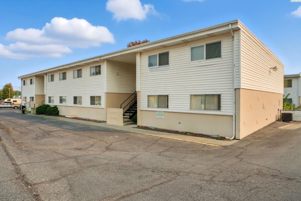 Photo of 1307 Goethals Dr #C, Richland, WA 99354 (MLS # 287239)