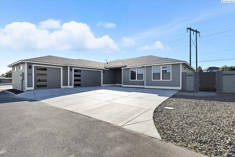 Photo of 1839 S Union St, Kennewick, WA 99337 (MLS # 279579)
