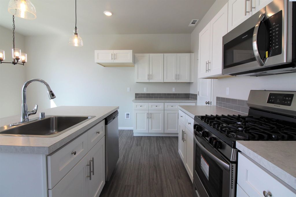 Photo of 5410 Remington Drive, Pasco, WA 99301 (MLS # 286861)