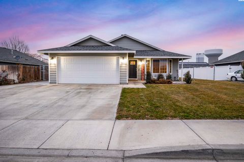 Photo of 7611 Thetis Drive, Pasco, WA 99301 (MLS # 289878)