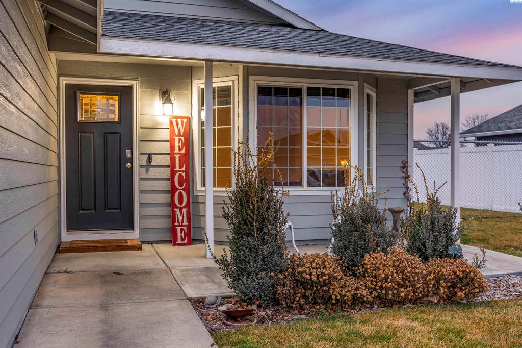 Photo of 7611 Thetis Drive, Pasco, WA 99301 (MLS # 289878)