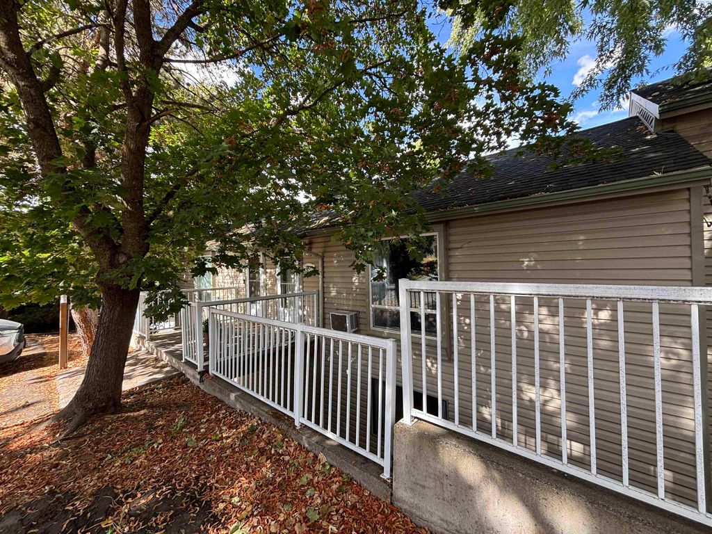 Photo of 1714 NW Lamont Dr, Pullman, WA 99163 (MLS # 287909)