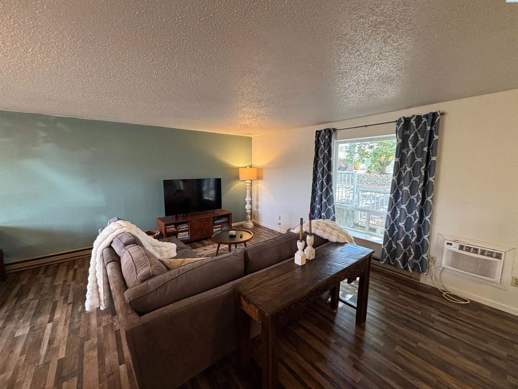 Photo of 1714 NW Lamont Dr, Pullman, WA 99163 (MLS # 287909)