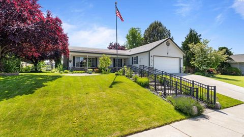 Photo of 4110 Hilltop Dr, Pasco, WA 99301 (MLS # 293094)
