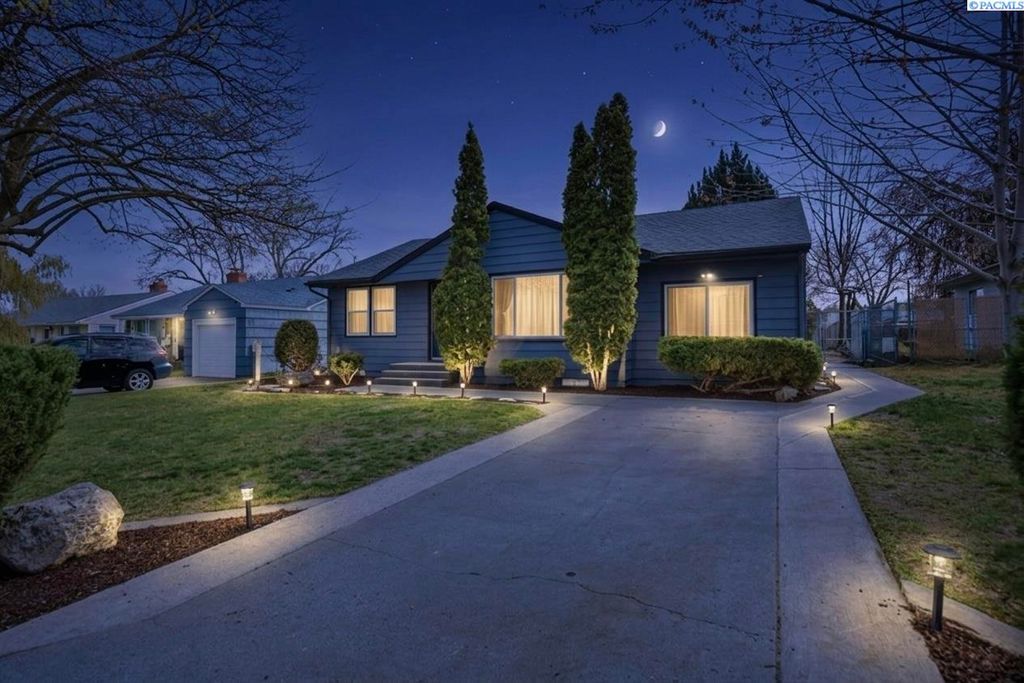 Photo of 1913 W 2nd Ave, Kennewick, WA 99336 (MLS # 291764)