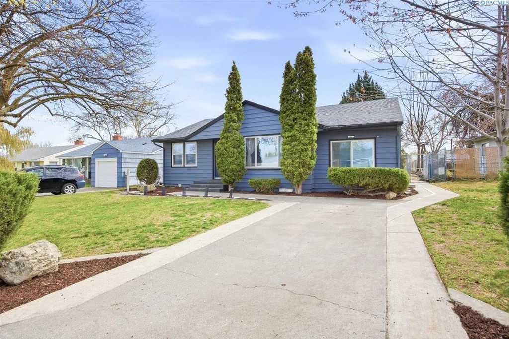 Photo of 1913 W 2nd Ave, Kennewick, WA 99336 (MLS # 291764)