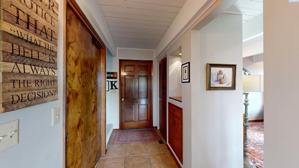 Photo of 305 NW Janet St, Pullman, WA 99163 (MLS # 290039)