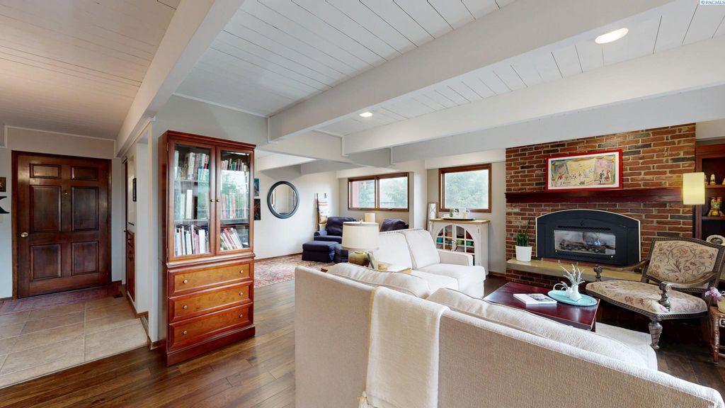 Photo of 305 NW Janet St, Pullman, WA 99163 (MLS # 290039)