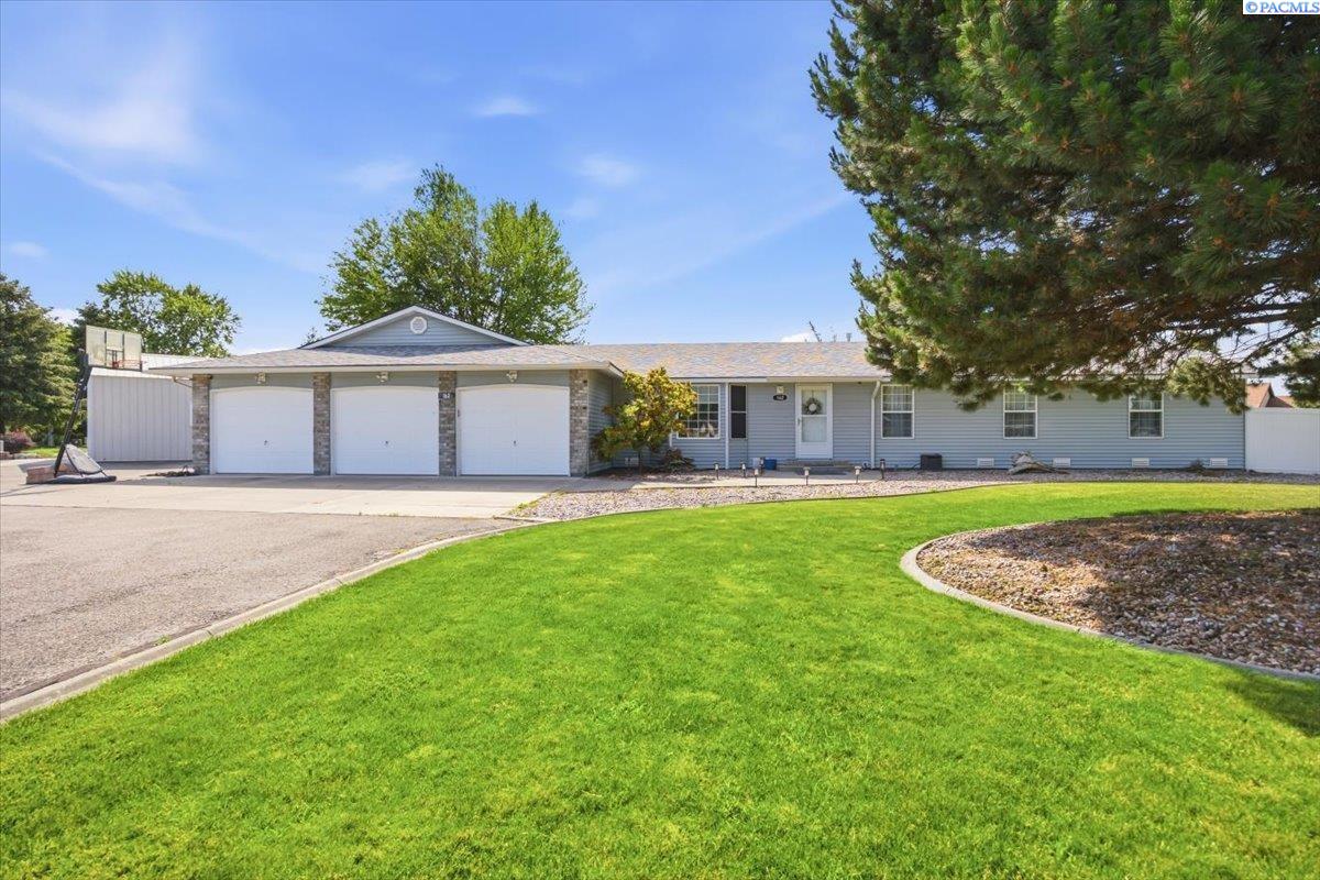 Photo 1 of 44 — 162 Jill Marie St, Burbank, WA 99323