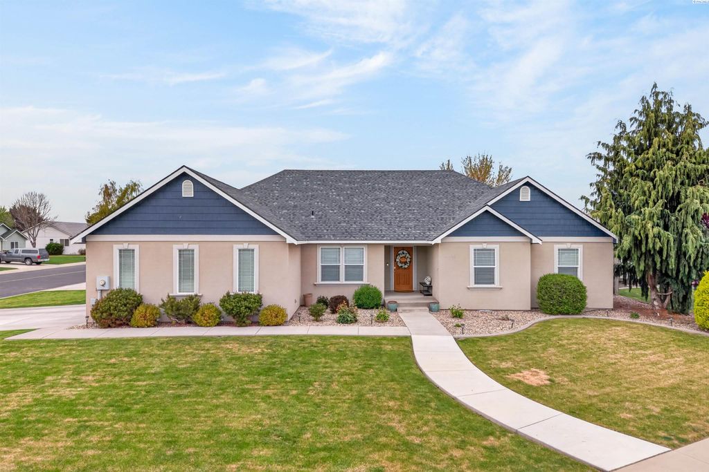 Photo of 1911 Wyant Dr, Grandview, WA 98930 (MLS # 292203)