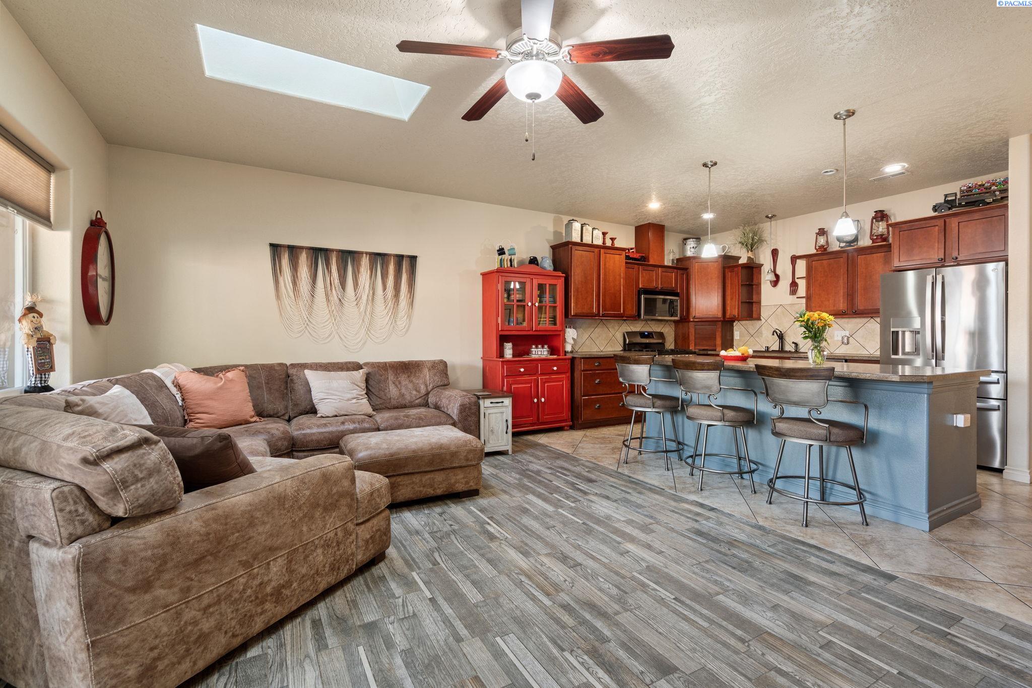 Pasco, Washington 99301, United States, 3 Bedrooms Bedrooms, ,2 BathroomsBathrooms,Residential,Active,220724