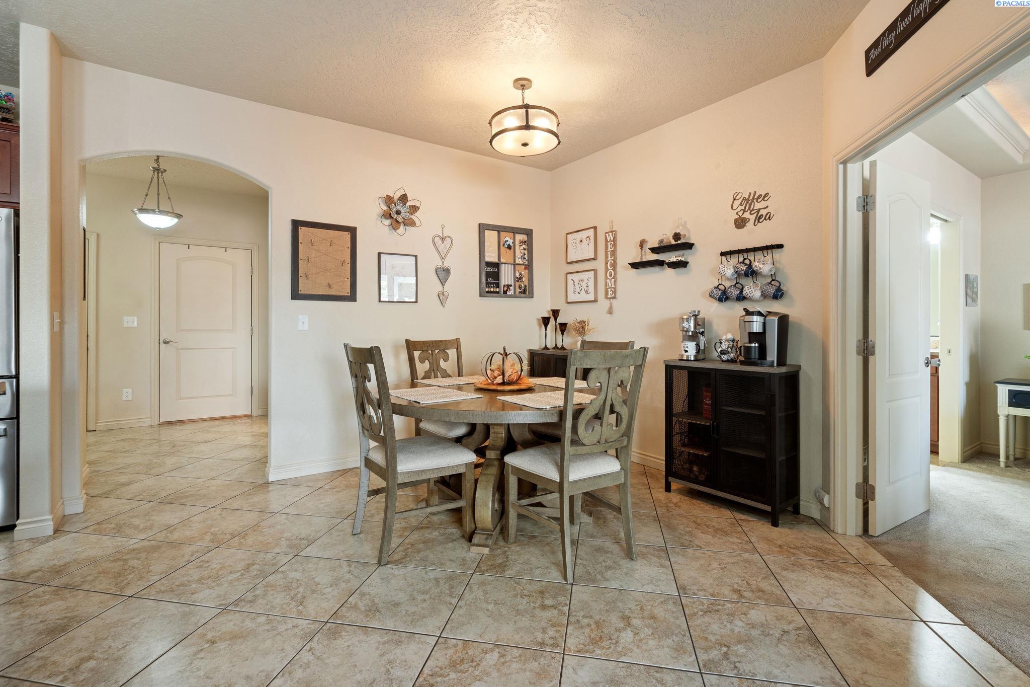 Pasco, Washington 99301, United States, 3 Bedrooms Bedrooms, ,2 BathroomsBathrooms,Residential,Active,220724