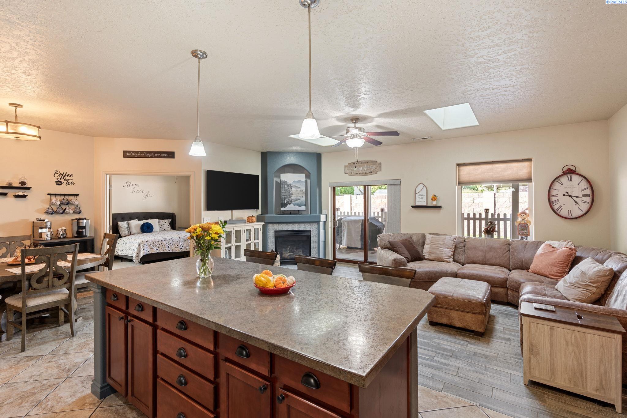 Pasco, Washington 99301, United States, 3 Bedrooms Bedrooms, ,2 BathroomsBathrooms,Residential,Active,220724