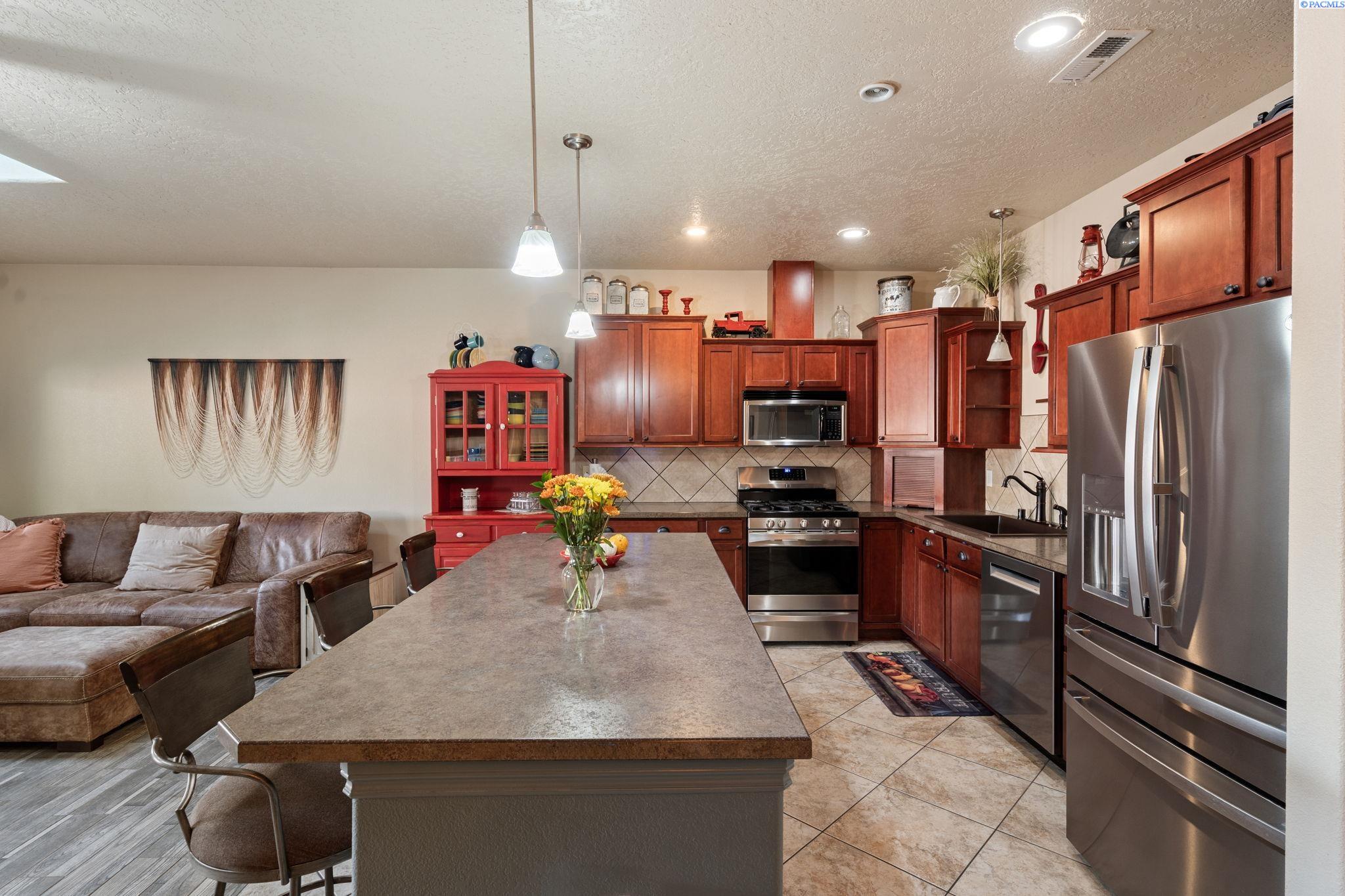 Pasco, Washington 99301, United States, 3 Bedrooms Bedrooms, ,2 BathroomsBathrooms,Residential,Active,220724