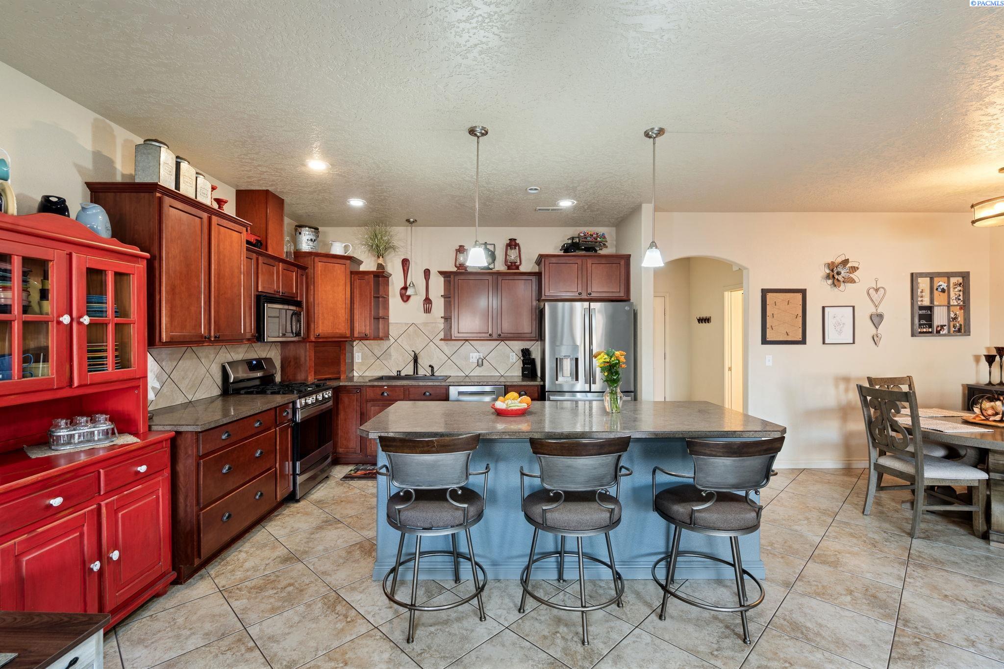 Pasco, Washington 99301, United States, 3 Bedrooms Bedrooms, ,2 BathroomsBathrooms,Residential,Active,220724