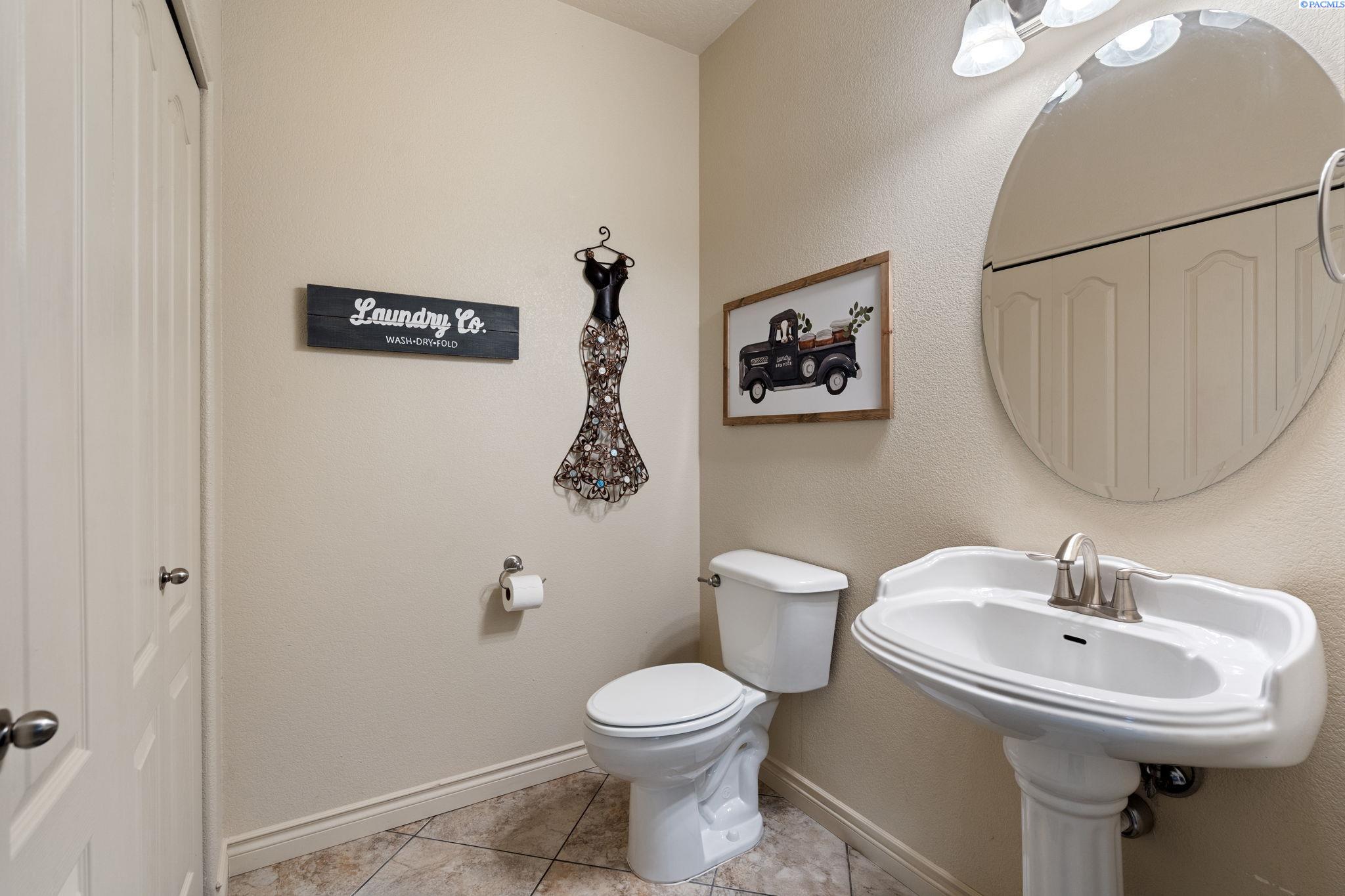 Pasco, Washington 99301, United States, 3 Bedrooms Bedrooms, ,2 BathroomsBathrooms,Residential,Active,220724