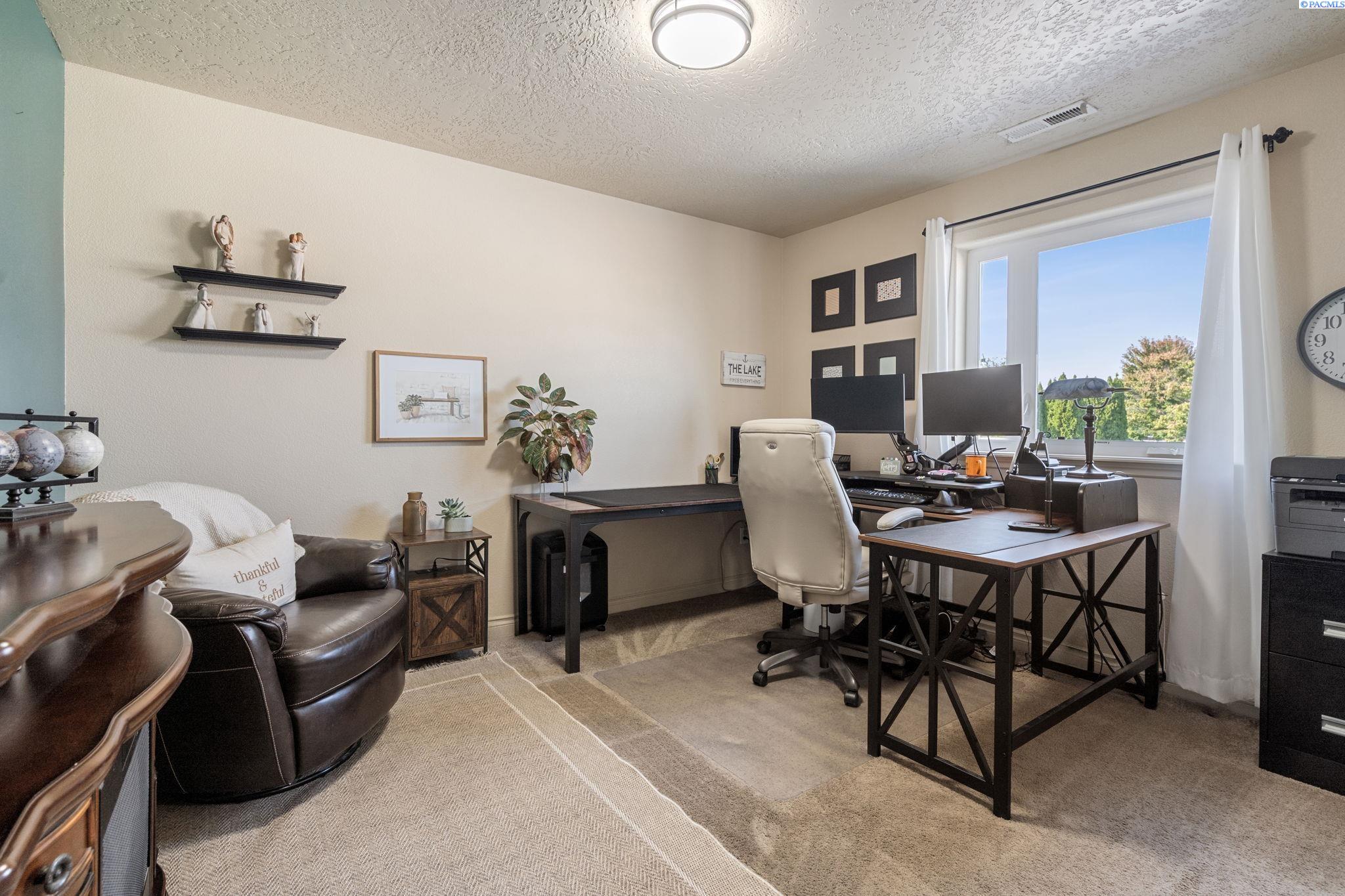 Pasco, Washington 99301, United States, 3 Bedrooms Bedrooms, ,2 BathroomsBathrooms,Residential,Active,220724