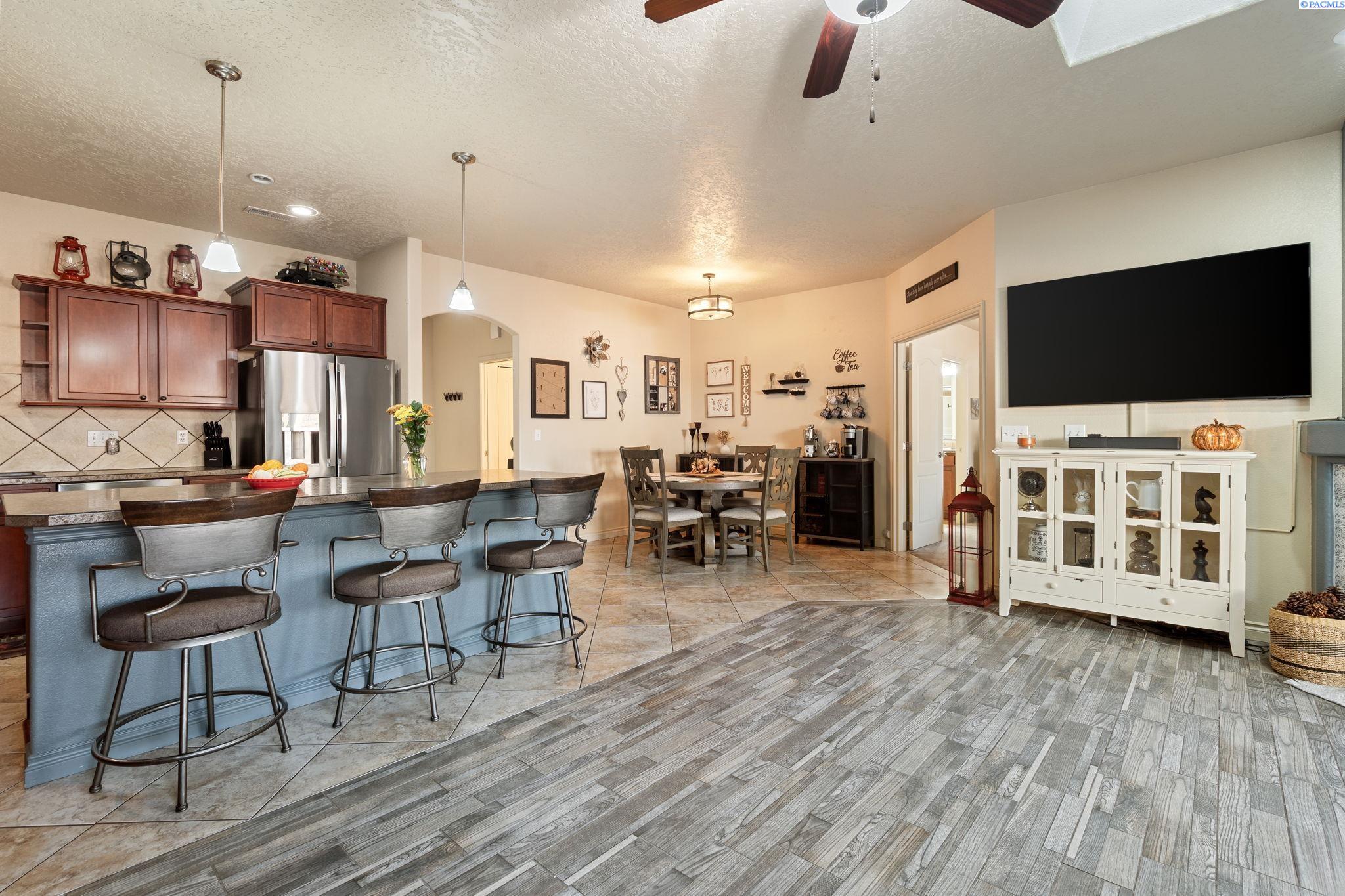 Pasco, Washington 99301, United States, 3 Bedrooms Bedrooms, ,2 BathroomsBathrooms,Residential,Active,220724