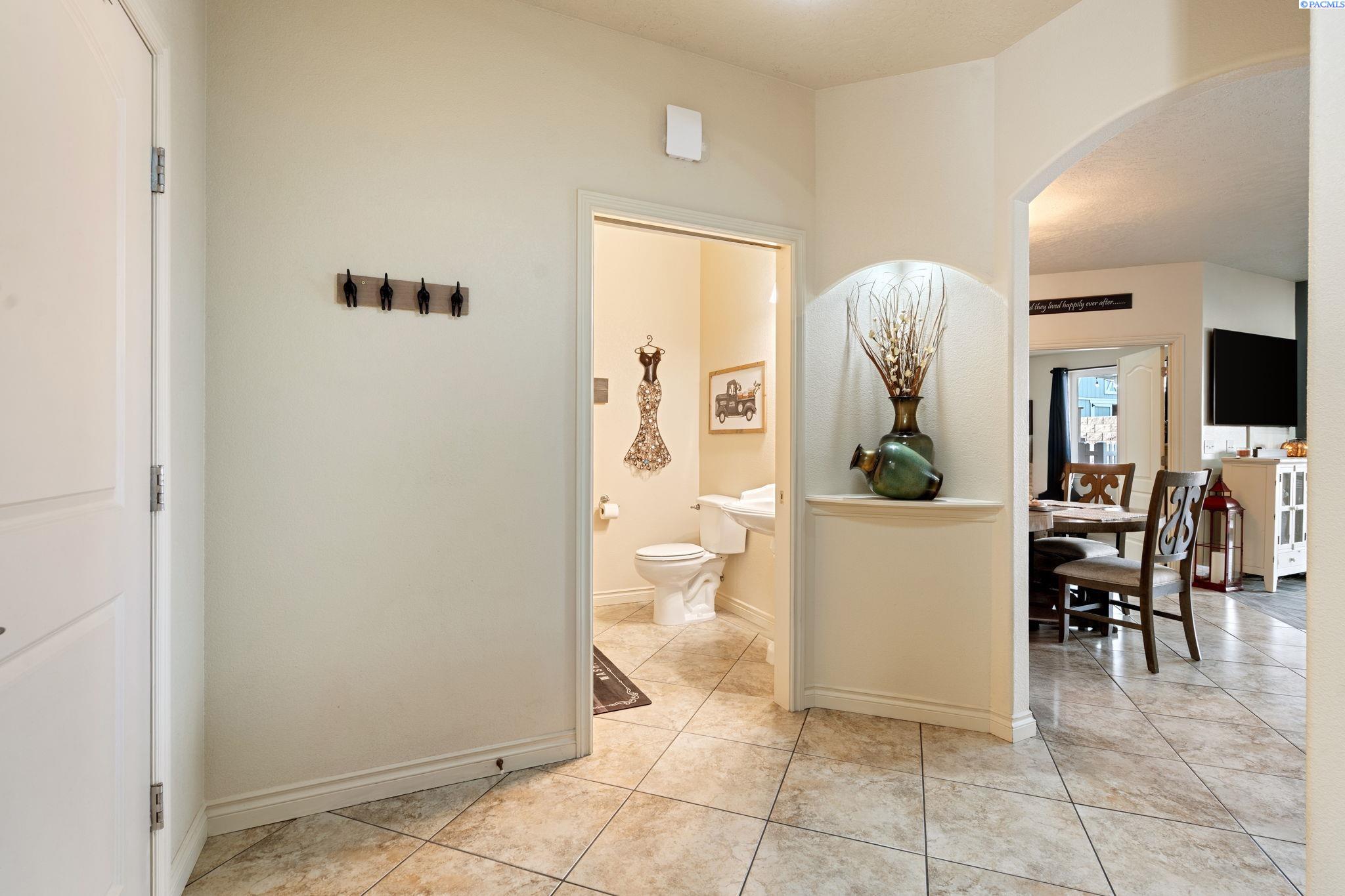 Pasco, Washington 99301, United States, 3 Bedrooms Bedrooms, ,2 BathroomsBathrooms,Residential,Active,220724