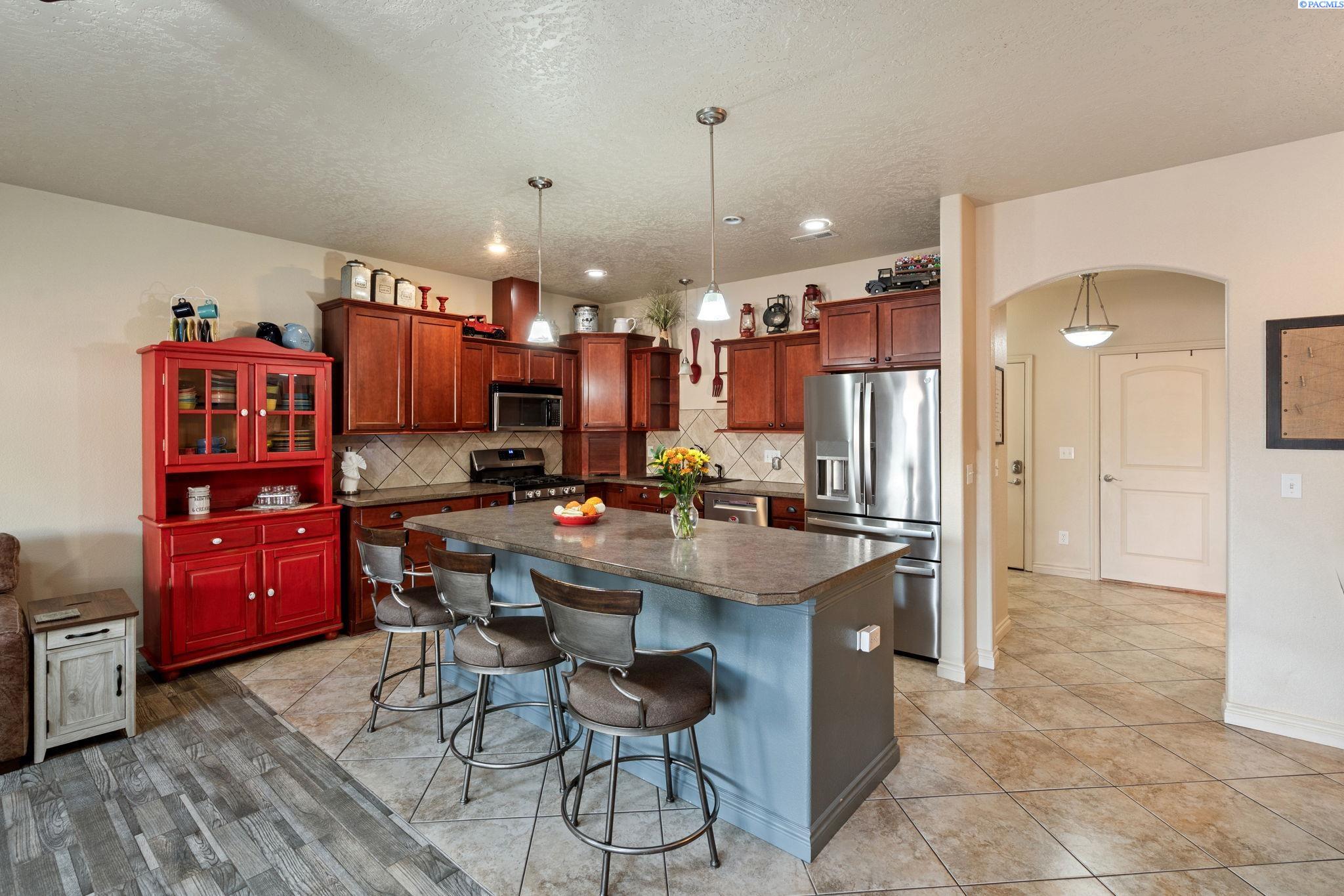 Pasco, Washington 99301, United States, 3 Bedrooms Bedrooms, ,2 BathroomsBathrooms,Residential,Active,220724