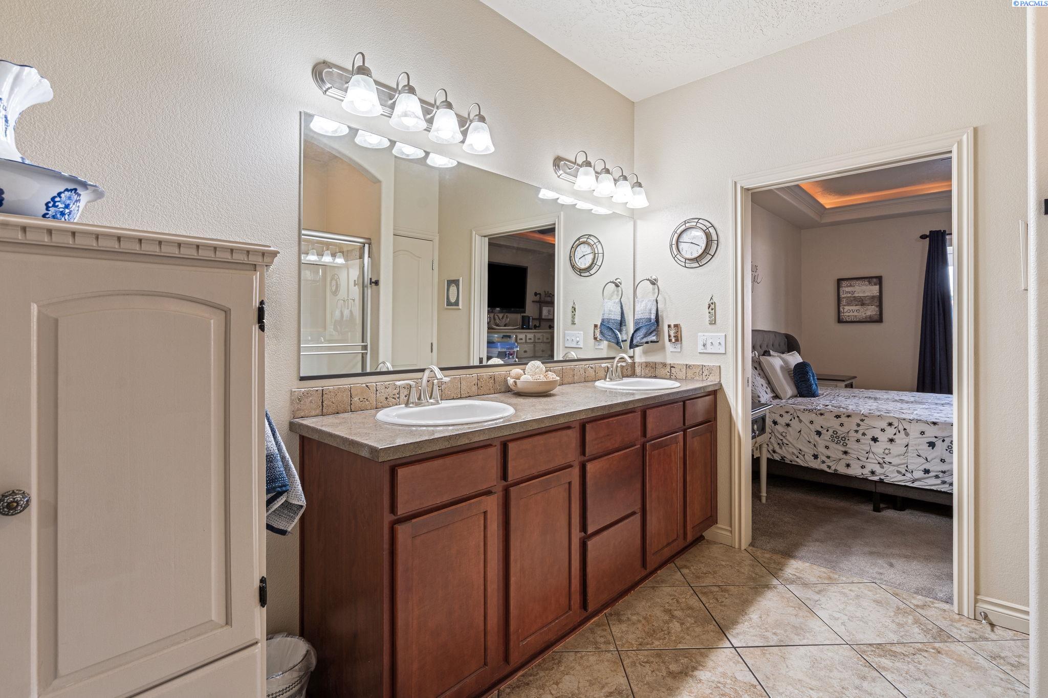 Pasco, Washington 99301, United States, 3 Bedrooms Bedrooms, ,2 BathroomsBathrooms,Residential,Active,220724